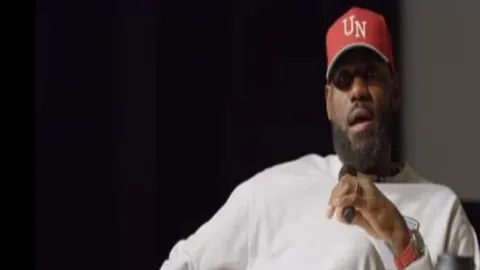 “林诗栋亚洲杯乒乓球赛三局横扫篠塚大登”